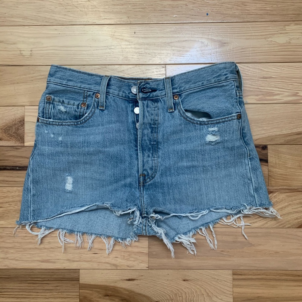 501 High Waisted Levi Cutoff Shorts